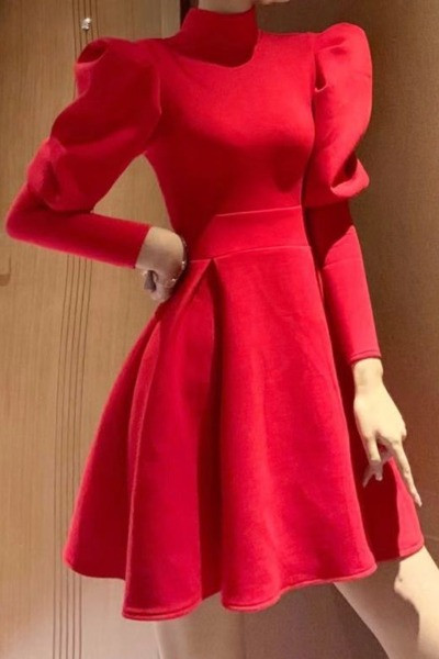 Modern női ruha modell és pólógallér