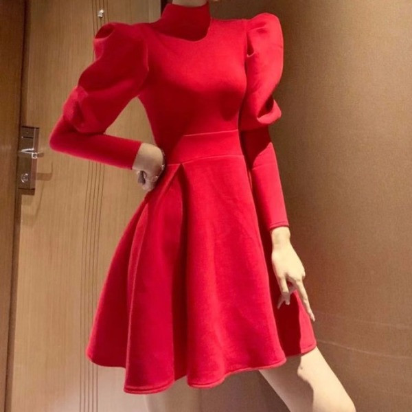 Modern női ruha modell és pólógallér