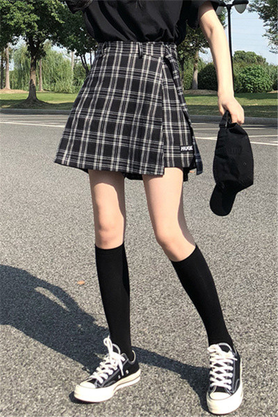 Moodsad lipsudega ruuduline seelik-püksid kõrge vöökohaga