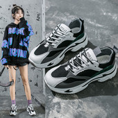 Naiste kõrge tallaga tossud