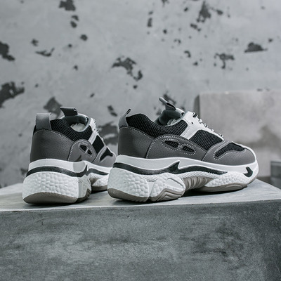 Naiste kõrge tallaga tossud