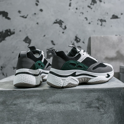 Naiste kõrge tallaga tossud