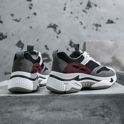 Naiste kõrge tallaga tossud