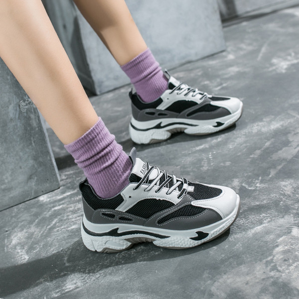 Naiste kõrge tallaga tossud