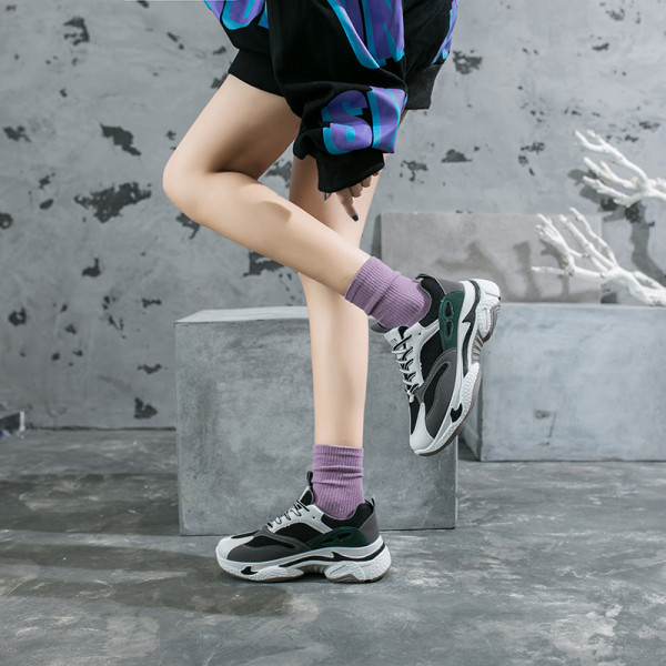 Naiste kõrge tallaga tossud