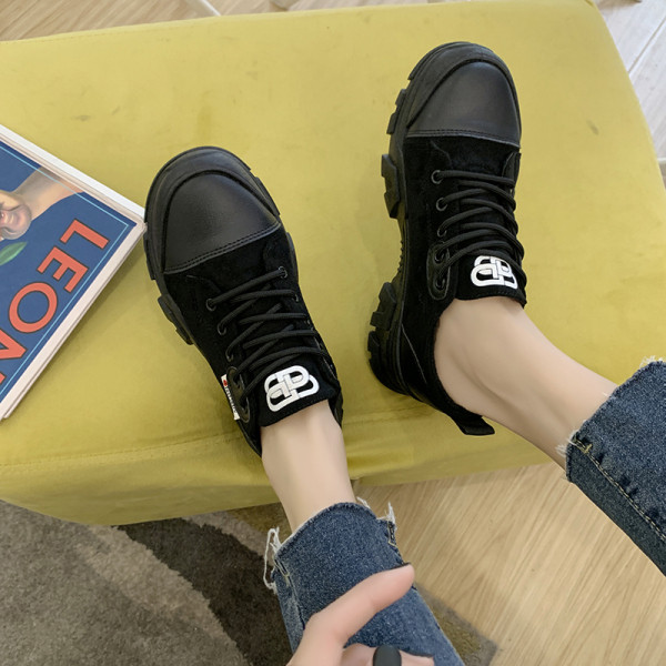 Naiste vabaaja seemisnahast tossud