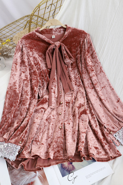 Modern női bársony ing gallérján szalaggal