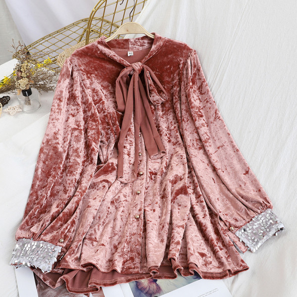 Modern női bársony ing gallérján szalaggal