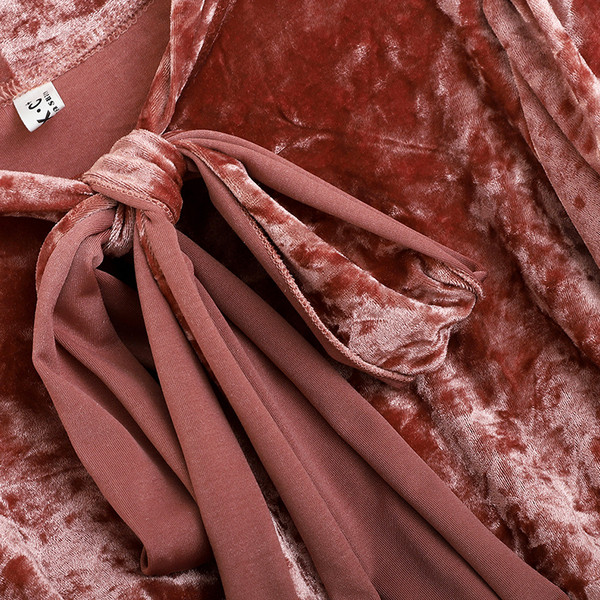 Modern női bársony ing gallérján szalaggal