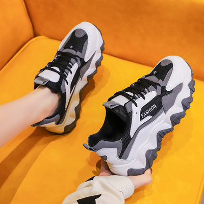 Модерни дамски двуцветни маратонки с висока груба подметка