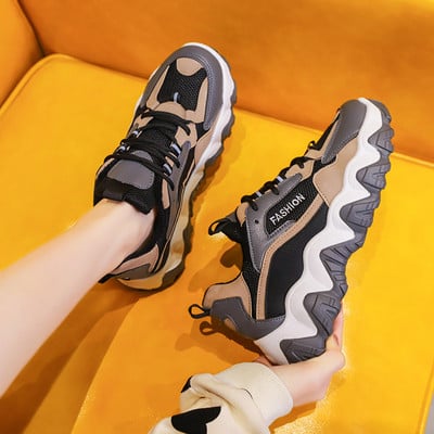 Модерни дамски двуцветни маратонки с висока груба подметка