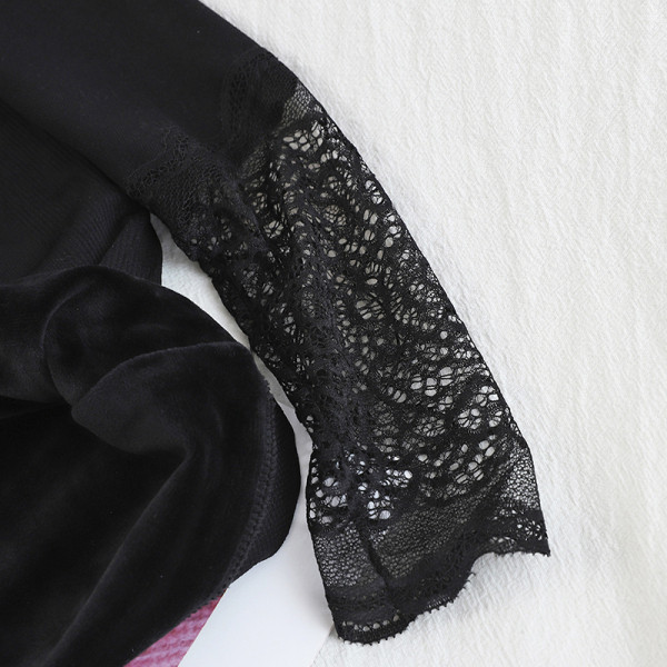 Naiste sametpluus spitsikaelusega ja musta pitsiga