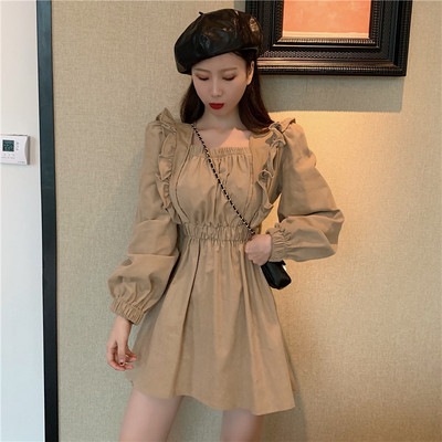 Retro ženska haljina s četvrtastim izrezom i dugim rukavima