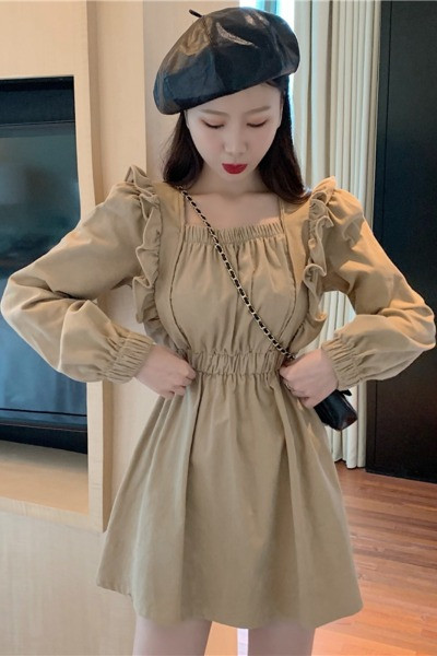 Retro ženska haljina s četvrtastim izrezom i dugim rukavima