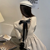 Hosszú női retro ruha nyitott háttal, szalaggal