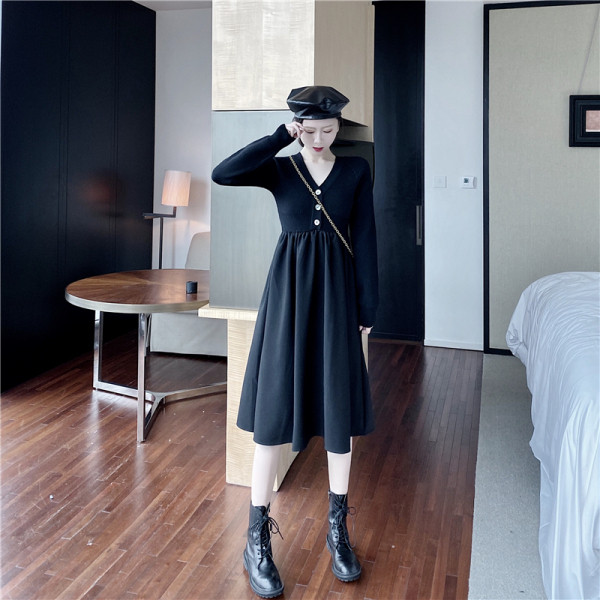 Hosszú női retro ruha nyitott háttal, szalaggal