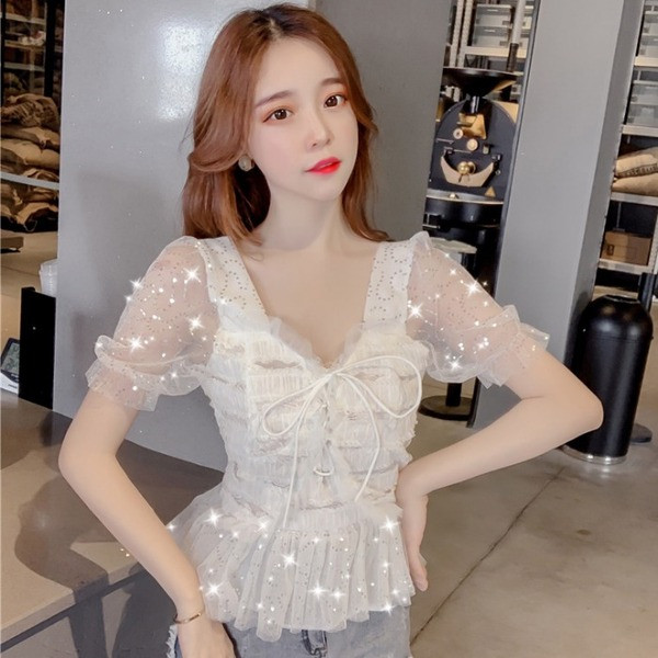 Modern női ing V-nyakkal, fűzős tüll ujjakkal, flitterekkel