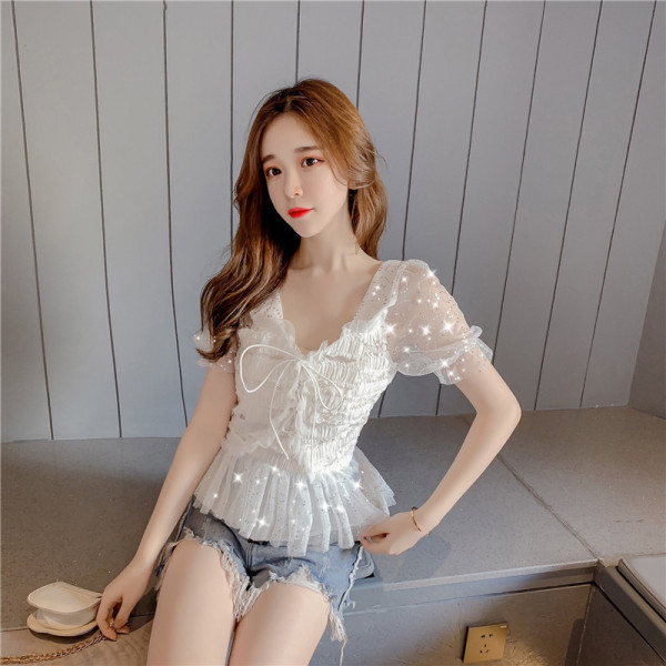 Modern női ing V-nyakkal, fűzős tüll ujjakkal, flitterekkel