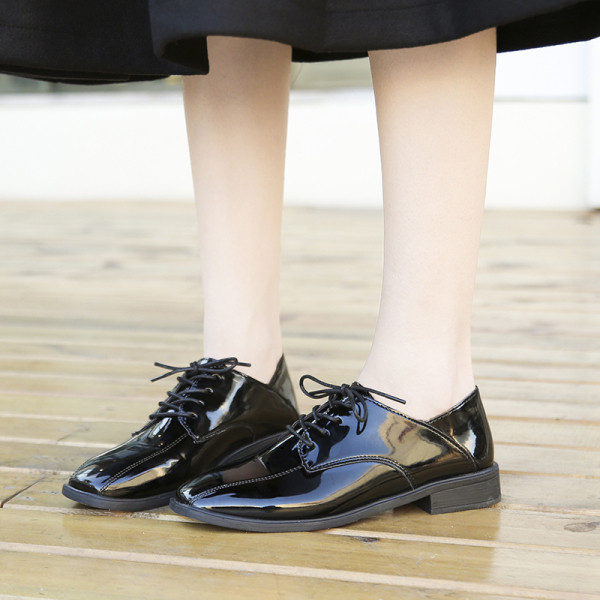 Naiste vabaajajalatsid ökonahast, paeltega tavaline mudel