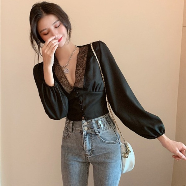 Stiilne naiste särk sügava V-kaelusega pitsi ja puhvis varrukatega