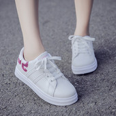 Nahast vabaaja tossud paelte ja madala tallaga