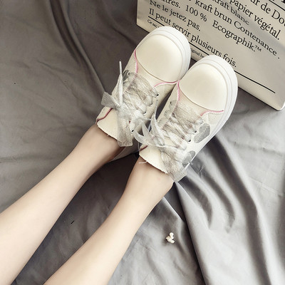 Satiinist lipsude ja südameaplikatsiooniga vabaaja tekstiilist tossud