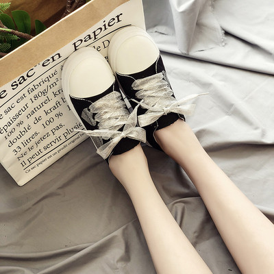 Satiinist lipsude ja südameaplikatsiooniga vabaaja tekstiilist tossud