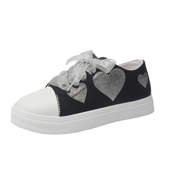 Satiinist lipsude ja südameaplikatsiooniga vabaaja tekstiilist tossud