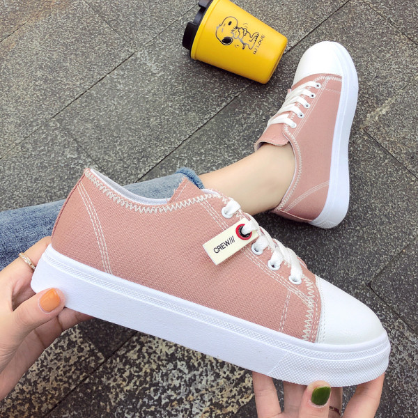 Tekstiilist valmistatud vabaaja tossud paeltega