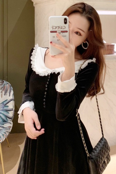 Sametine naiste retrokleit pitsielementide ja satiinpaelaga