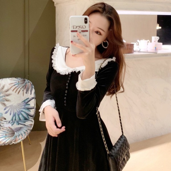 Sametine naiste retrokleit pitsielementide ja satiinpaelaga