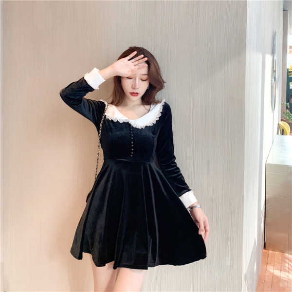 Sametine naiste retrokleit pitsielementide ja satiinpaelaga