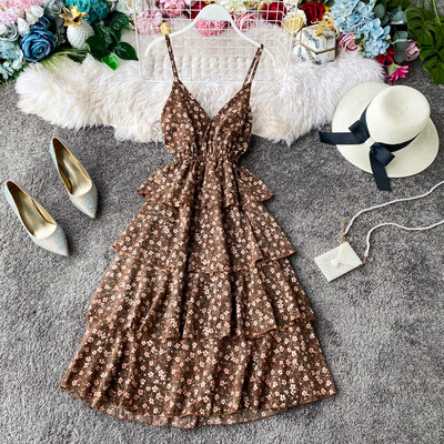 Šarena ženska haljina - sa tankim naramenicama i cvjetnim motivima