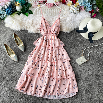 Šarena ženska haljina - sa tankim naramenicama i cvjetnim motivima