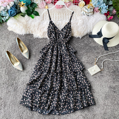 Šarena ženska haljina - sa tankim naramenicama i cvjetnim motivima