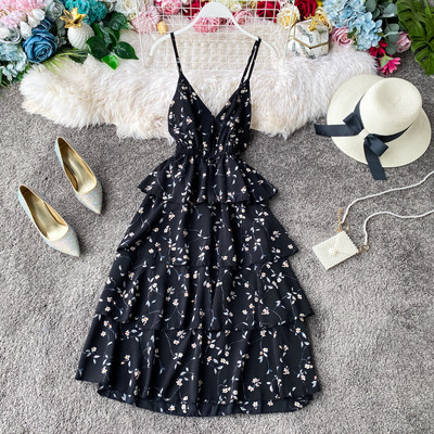 Šarena ženska haljina - sa tankim naramenicama i cvjetnim motivima