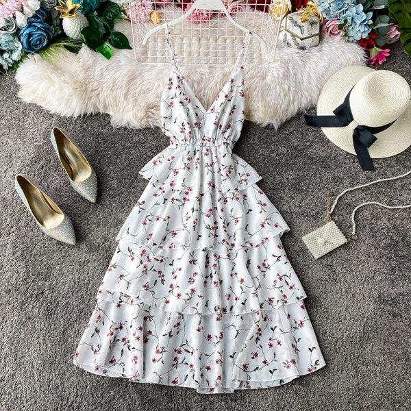 Šarena ženska haljina - sa tankim naramenicama i cvjetnim motivima