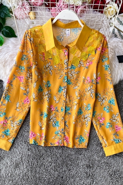 Új modell női ing virágos motívumokkal és klasszikus gallérral