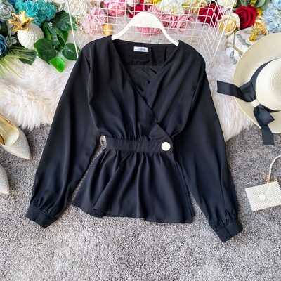 Uut mudelit spitsikaelusega ja pikkade varrukatega naiste pluus