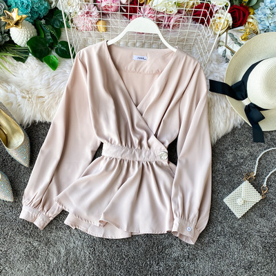 Uut mudelit spitsikaelusega ja pikkade varrukatega naiste pluus