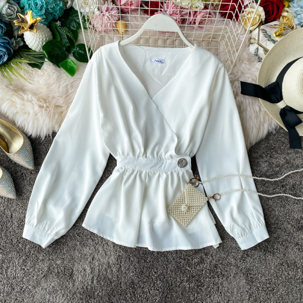 Uut mudelit spitsikaelusega ja pikkade varrukatega naiste pluus