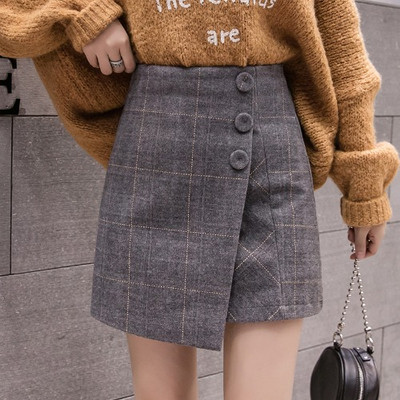 Naiste kõrge vöökoha ja nööpidega ruuduline seelik