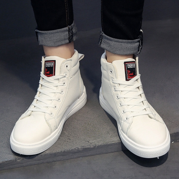 Moodsad lameda talla ja paeltega meeste tossud