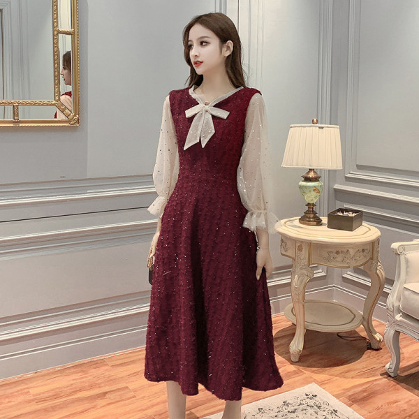 Uut mudelit spitsikaelusega, paela ja tüllvarrukatega naiste kleit