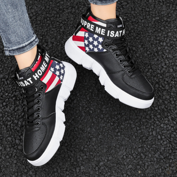 Moodsad meeste tossud kirjade ja lipsudega