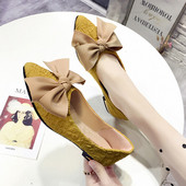 Alkalmi alacsony cipő textil hegyes modellből, szalaggal