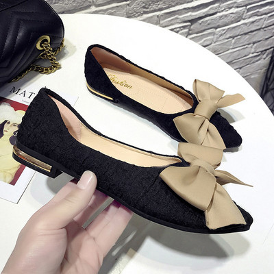 Alkalmi alacsony cipő textil hegyes modellből, szalaggal