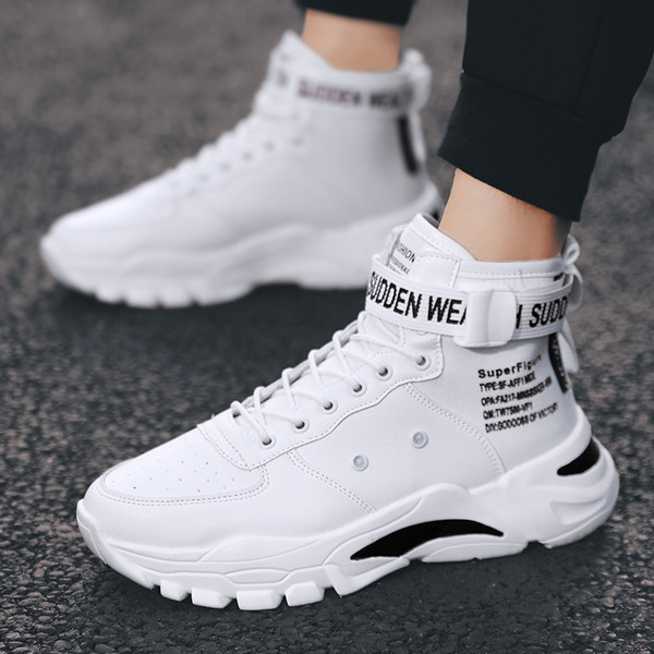 Férfi tornacipő fűzővel, foltokkal és durva talppal