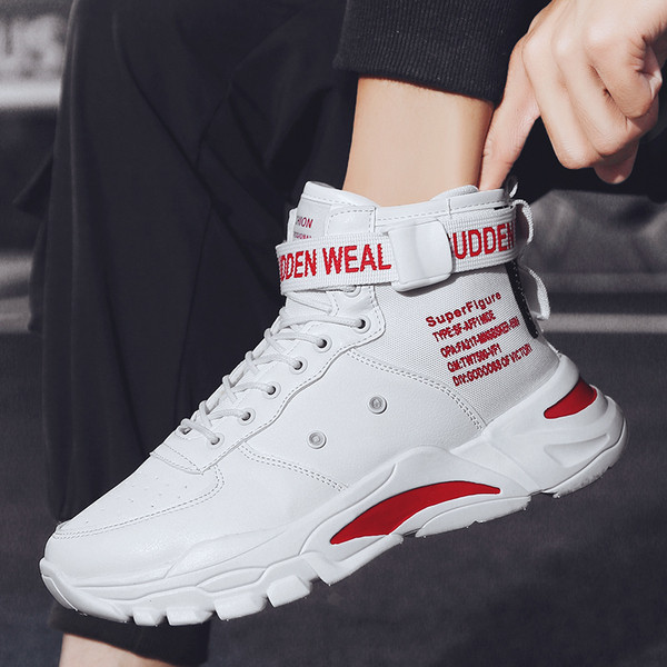 Férfi tornacipő fűzővel, foltokkal és durva talppal