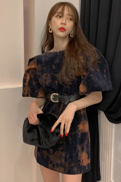 Moodne naiste kleit 3/4 varrukatega, vöökohal vööga